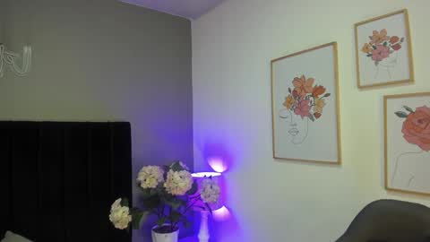 Snapshot of _aliice_1 chatting on December 11, 7:46 pm  Alice  online show from December 11, 7:46 pm