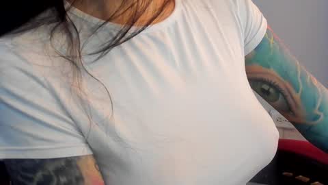 Snapshot of _aliice_1 chatting on December 30, 10:01 pm  Alice  online show from December 30, 10:01 pm