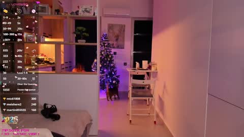 Snapshot of _alleyesonme chatting on January 5, 4:27 pm Mia online show from January 5, 4:27 pm