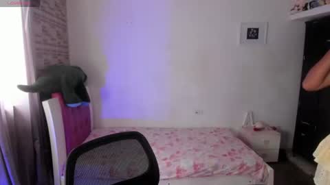 Snapshot of _amelia_johns chatting on August 4, 7:27 pm AMELIA online show from August 4, 7:27 pm