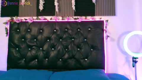 Annie Andrick online show from March 4, 1:28 pm