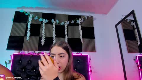 Annie Andrick online show from May 29, 11:19 am