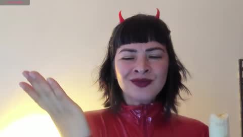 antonia online show from November 15, 8:05 pm