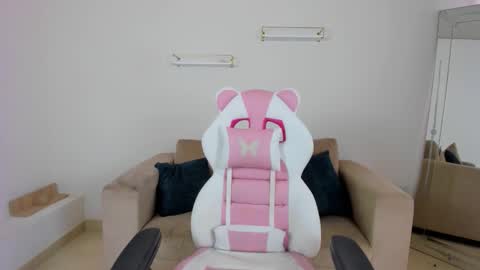    online show from January 14, 12:33 pm