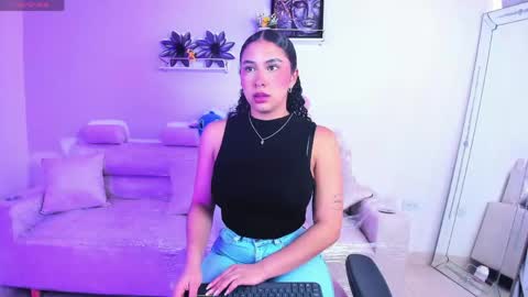 Snapshot of _april_smith_ chatting on April 27, 12:14 pm online show from April 27, 12:14 pm
