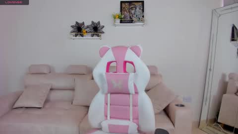 Snapshot of _april_smith_ chatting on May 28, 12:24 pm online show from May 28, 12:24 pm