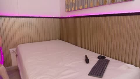 _aria_carter_ online show from April 19, 12:26 pm
