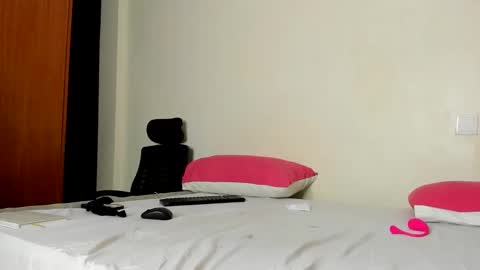 Ariah independent model online show from September 16, 3:40 am