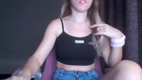 Snapshot of _ashley_blond_ chatting on October 17, 10:45 pm Ashlee Bond online show from October 17, 10:45 pm