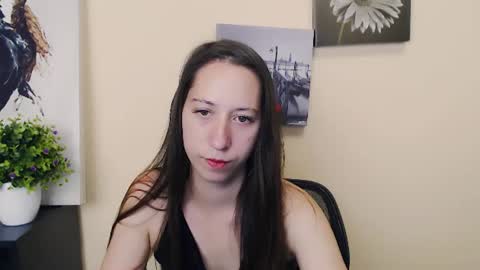 Snapshot of _astraia_ chatting on June 15, 9:22 am _astraia_ online show from June 15, 9:22 am