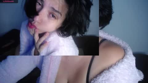 Snapshot of _atenea_golden chatting on December 7, 1:25 am atenea online show from December 7, 1:25 am