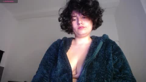 Snapshot of _atenea_golden chatting on January 24, 1:45 am atenea online show from January 24, 1:45 am