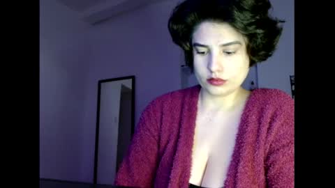 Snapshot of _atenea_golden chatting on December 3, 8:00 am atenea online show from December 3, 8:00 am