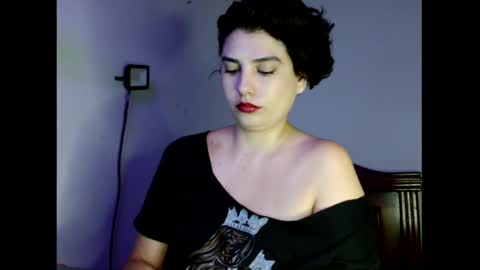 Snapshot of _atenea_golden chatting on December 23, 8:01 am atenea online show from December 23, 8:01 am