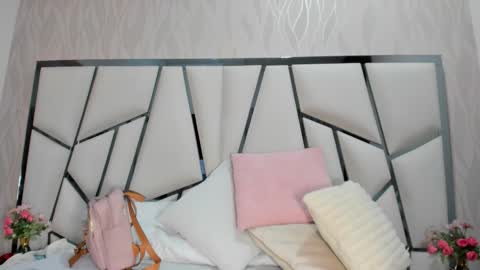 Aura online show from October 25, 3:14 am