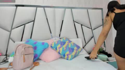 Aura online show from January 8, 3:09 am