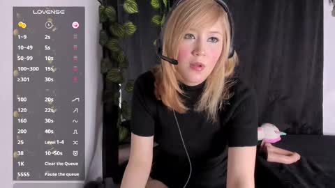 Snapshot of _avril_moore_ chatting on February 25, 3:42 am _avril_moore_ online show from February 25, 3:42 am