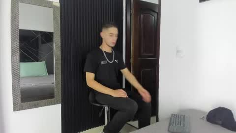 Snapshot of _axel_09 chatting on April 21, 3:57 am _axel_09 online show from April 21, 3:57 am