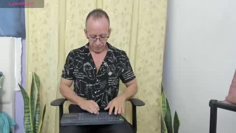 Snapshot of _axelking1_ chatting on June 1, 11:34 am Axel online show from June 1, 11:34 am