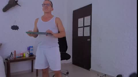 _axelking_ online show from December 17, 2:39 am