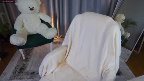 Snapshot of _b00bss_ chatting on May 4, 3:35 am Jess online show from May 4, 3:35 am