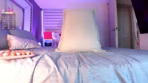 _bellaswwet_ online show from February 21, 2:40 pm