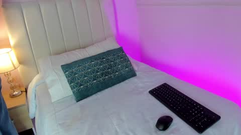 Snapshot of _bianca_18 chatting on January 20, 6:10 pm Hi guys i am Bianca online show from January 20, 6:10 pm