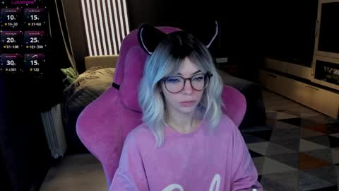 Snapshot of _black_fox__ chatting on April 9, 11:04 am Olivia Subscribe to my Fansly - online show from April 9, 11:04 am