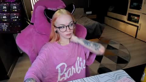 Snapshot of _black_fox__ chatting on April 19, 12:00 am Olivia Subscribe to my Fansly - online show from April 19, 12:00 am