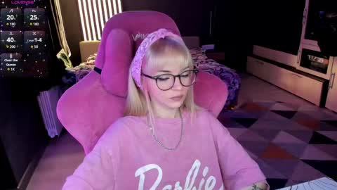 Snapshot of _black_fox__ chatting on May 7, 11:21 pm Olivia Subscribe to my Fansly - online show from May 7, 11:21 pm