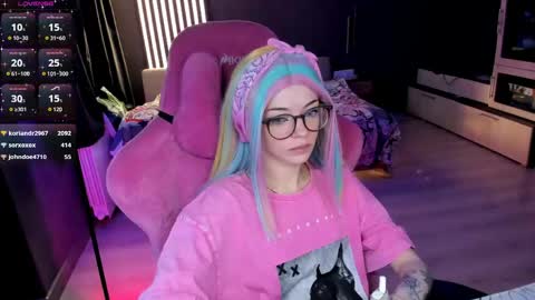 Snapshot of _black_fox__ chatting on May 15, 11:56 pm Olivia Subscribe to my Fansly - online show from May 15, 11:56 pm
