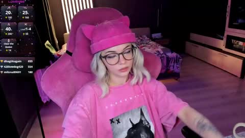 Snapshot of _black_fox__ chatting on May 17, 11:23 pm Olivia Subscribe to my Fansly - online show from May 17, 11:23 pm