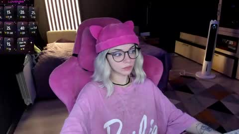 Snapshot of _black_fox__ chatting on June 9, 10:43 pm Olivia Subscribe to my Fansly - online show from June 9, 10:43 pm
