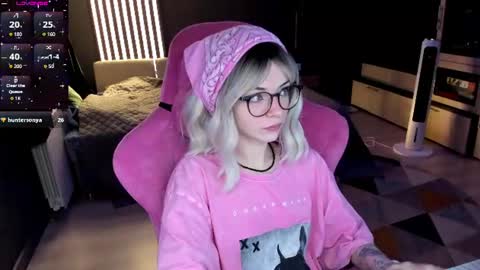 Snapshot of _black_fox__ chatting on June 11, 11:03 pm Olivia Subscribe to my Fansly - online show from June 11, 11:03 pm