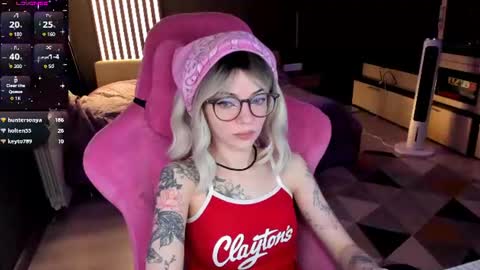 Snapshot of _black_fox__ chatting on June 13, 11:02 pm Olivia Subscribe to my Fansly - online show from June 13, 11:02 pm