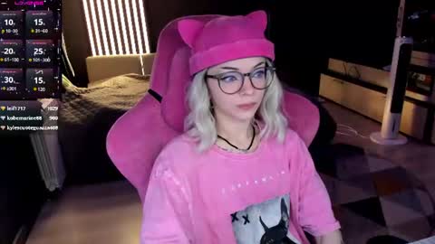 Snapshot of _black_fox__ chatting on June 17, 12:02 am Olivia Subscribe to my Fansly - online show from June 17, 12:02 am