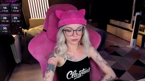 Snapshot of _black_fox__ chatting on June 29, 1:34 am Olivia Subscribe to my Fansly - online show from June 29, 1:34 am