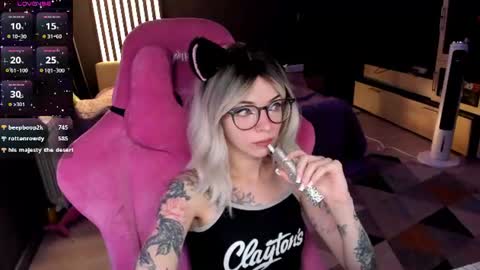Snapshot of _black_fox__ chatting on June 30, 1:06 am Olivia Subscribe to my Fansly - online show from June 30, 1:06 am