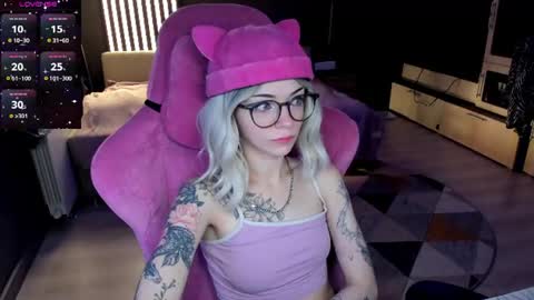 Snapshot of _black_fox__ chatting on July 11, 12:02 am Olivia Subscribe to my Fansly - online show from July 11, 12:02 am