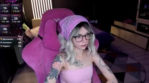 Snapshot of _black_fox__ chatting on August 7, 12:23 am Olivia Subscribe to my Fansly - online show from August 7, 12:23 am