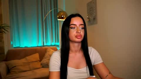 Pearl online show from April 16, 7:47 pm