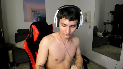 Snapshot of _blakee chatting on December 18, 6:21 am B L A K E online show from December 18, 6:21 am