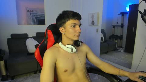 Snapshot of _blakee chatting on January 2, 1:38 am B L A K E online show from January 2, 1:38 am