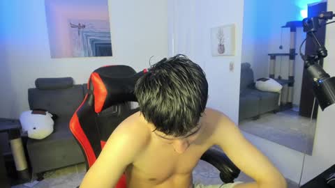 Snapshot of _blakee chatting on January 10, 7:04 am B L A K E online show from January 10, 7:04 am