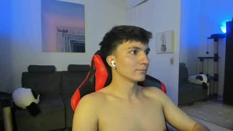 Snapshot of _blakee chatting on January 21, 8:08 am B L A K E online show from January 21, 8:08 am