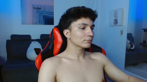 Snapshot of _blakee chatting on February 4, 2:07 am B L A K E online show from February 4, 2:07 am