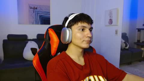 Snapshot of _blakee chatting on February 4, 10:10 am B L A K E online show from February 4, 10:10 am