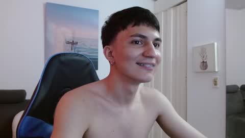 Snapshot of _blakee chatting on February 3, 4:45 pm B L A K E online show from February 3, 4:45 pm