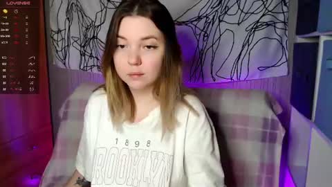 Snapshot of _blonde_barbie_ chatting on June 18, 10:03 pm Elizabeth online show from June 18, 10:03 pm
