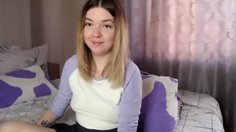 Snapshot of _blonde_barbie_ chatting on July 3, 12:11 pm Elizabeth online show from July 3, 12:11 pm